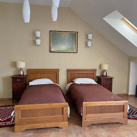 Classic Car Museum Apartment Riga Esterno foto