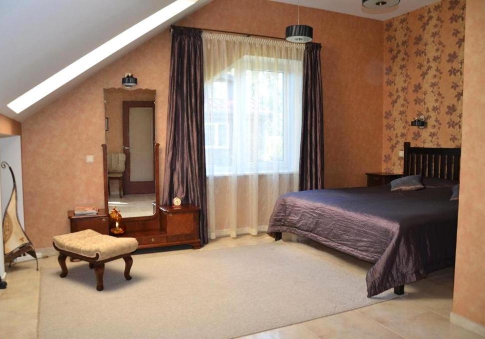 Classic Car Museum Apartment Riga Esterno foto